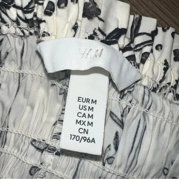 H&M White Branch Floral Smocked Short Sleeved Off/On Shoulder Dress Sz M - Picture 4 of 4